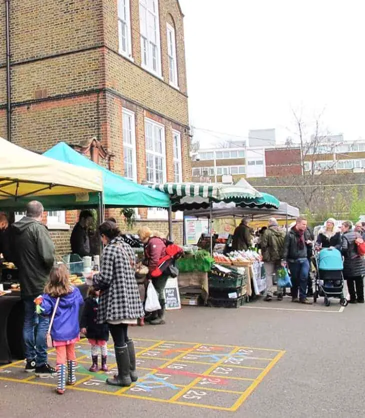 เดินต๊อกแต๊กชิมอาหาร ณ หนึ่งในตลาดนัดออร์แกนิกที่ใหญ่ที่สุดในลอนดอน