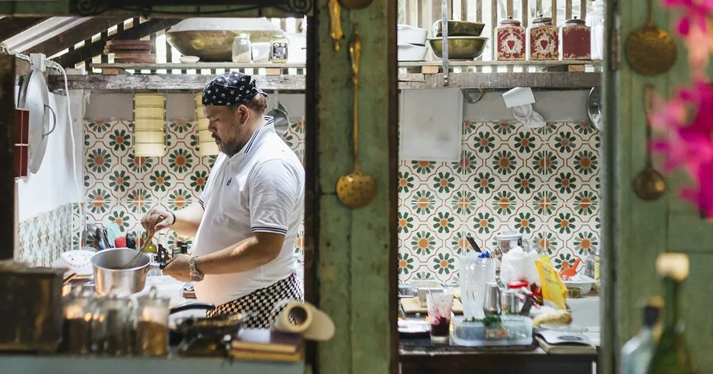 เต้นรำไปกับอาหารจานอร่อยจากวัตถุดิบพิถีพิถันที่ Bombay Hut เชียงใหม่